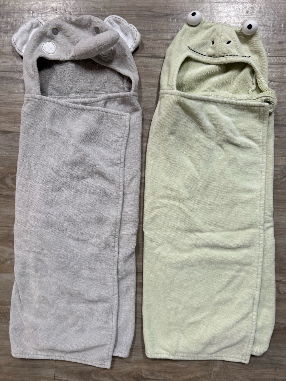Pottery Barn Kids Gray Elephant & Light Green Frog Baby Hooded Towels